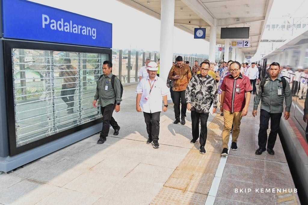 Sebelum Dioperasikan 1 Oktober, Menhub Tinjau Kesiapan Kereta Cepat Jakarta-Bandung 