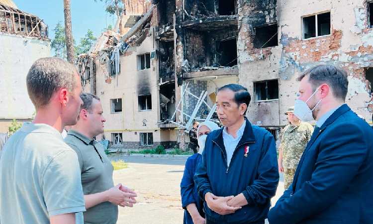 Sebelum Temui Volodymyr Zelensky, Presiden Jokowi Ungkap Kesedihannya saat Blusukan ke Lokasi yang Hancur Akibat Perang di Kota Irpin Ukraina, Begini Kondisinya