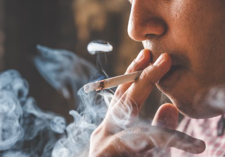 Sederet Risiko Penyakit yang Disebabkan Merokok