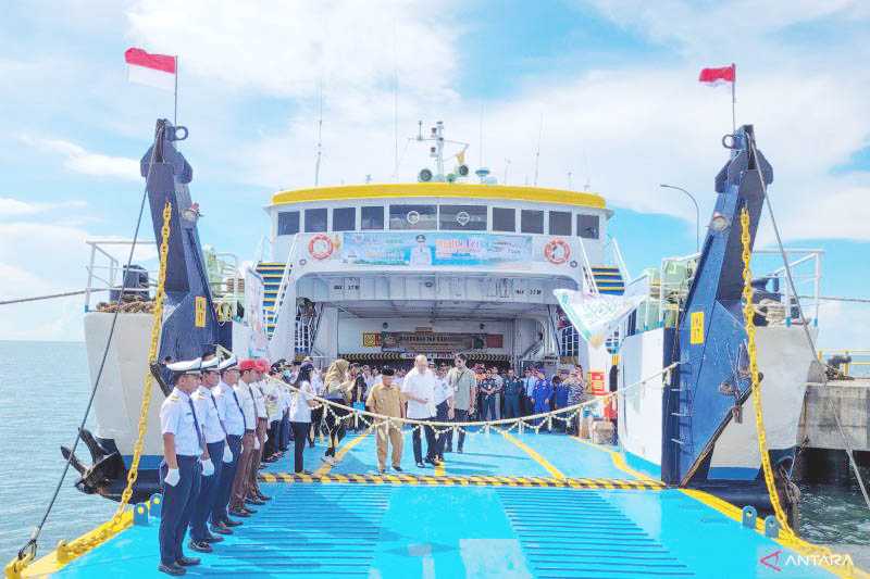 Sekdaprov Jatim Berangkatkan Kapal Feri Mudik Gratis Situbondo-Madura