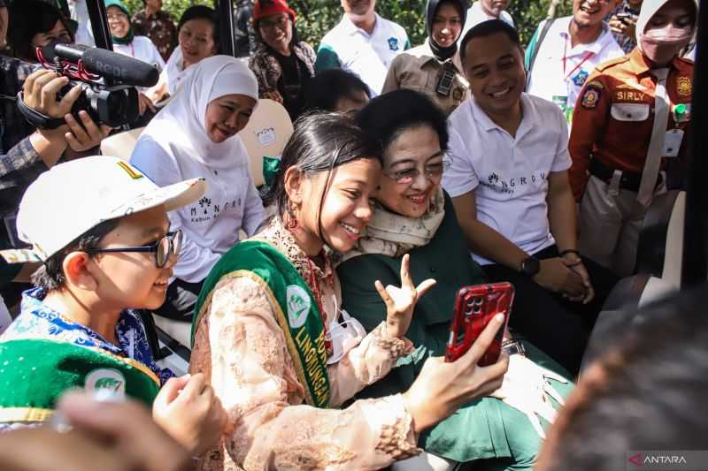 Sekjen PDIP Hasto Ungkap Megawati Sering Bertemu Khofifah