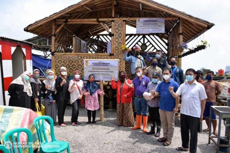 Sekolah Ilmu Lingkungan UI Bangun Balai Bambu di Kampung Nelayan