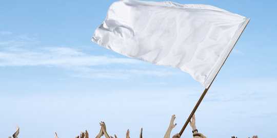 Semakin Meluas!  Pengibaran Bendera Putih Di Sejumlah Daerah Indonesia Oleh Masyarakat