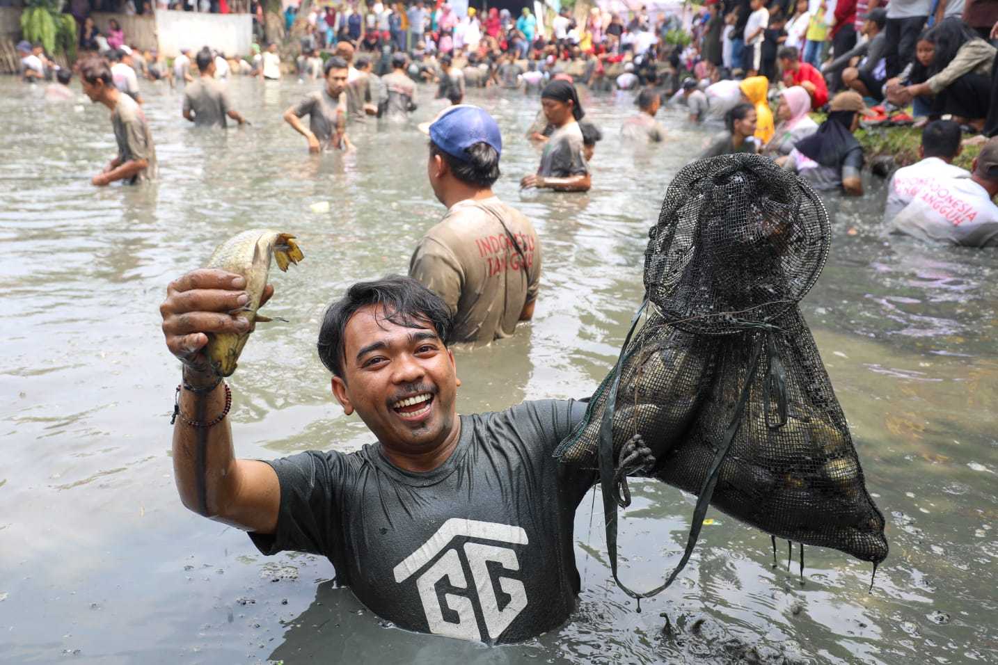 Semarak Pesta Rakyat, Gardu Ganjar Ajak Masyarakat Berlomba Ambil Ikan Dalam Kolam 1