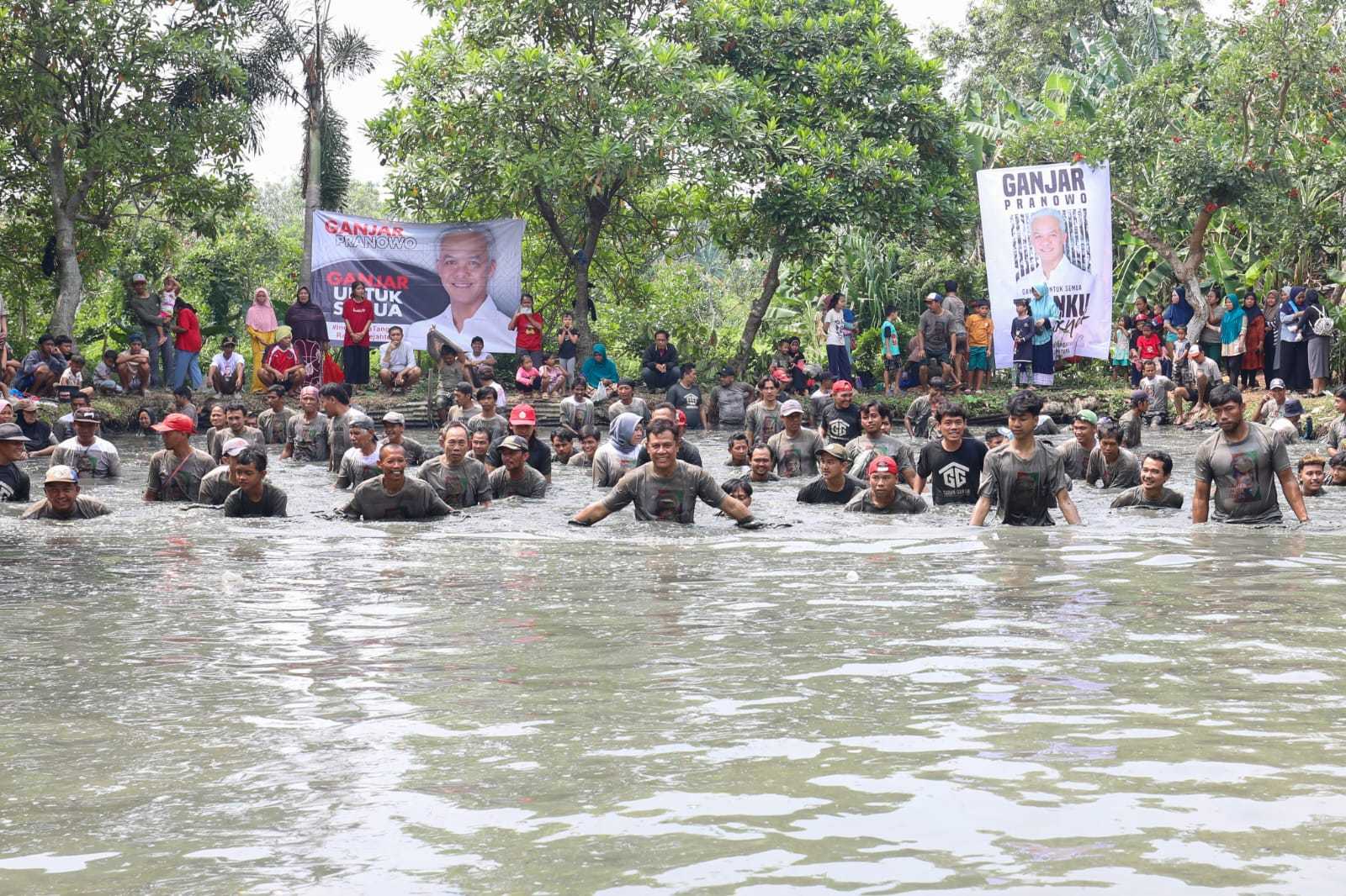 Semarak Pesta Rakyat, Gardu Ganjar Ajak Masyarakat Berlomba Ambil Ikan Dalam Kolam 3