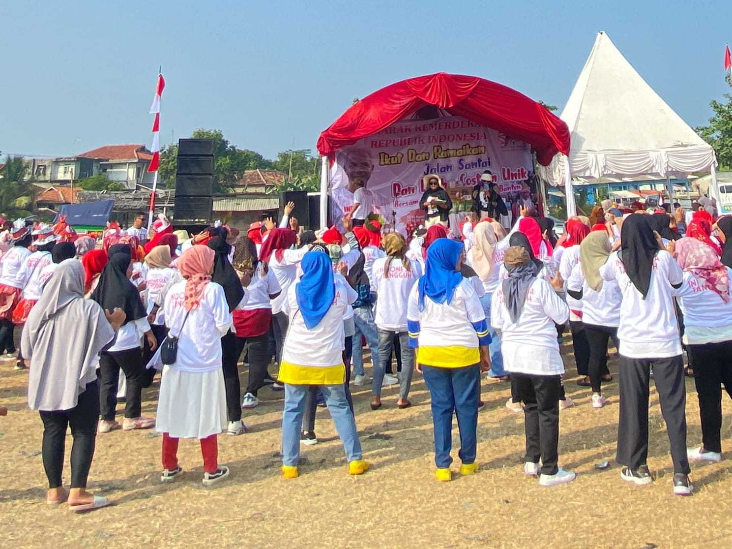 Semarakkan Kemerdekaan, Mak Ganjar Banten Gelar Jalan Santai Bersama Warga Serang 2