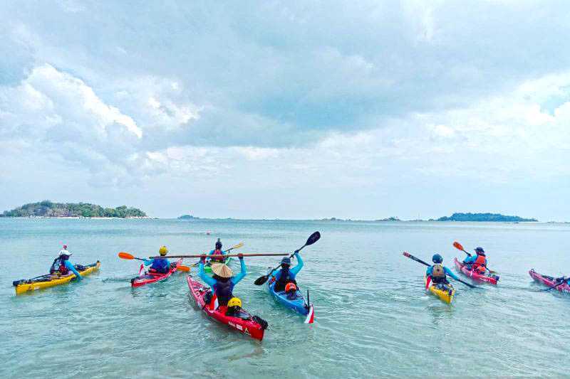 Sembilan Pedayung Kelilingi Pesisir Pulau Belitung