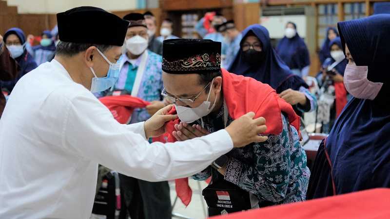 Semen Indonesia Berangkatkan 113 Jemaah Haji Kloter 18 Kabupaten Gresik