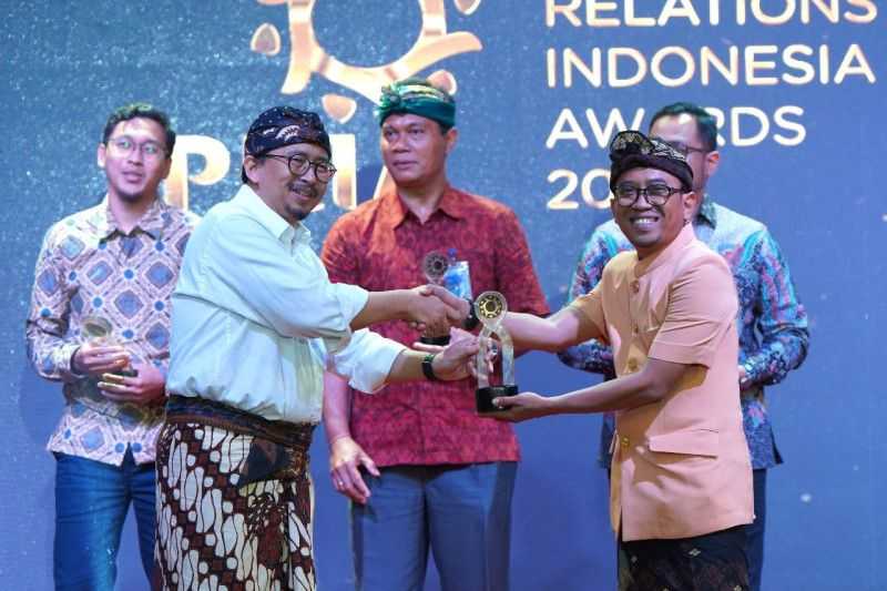 Semen Indonesia Raih Penghargaan BUMN Terpopuler