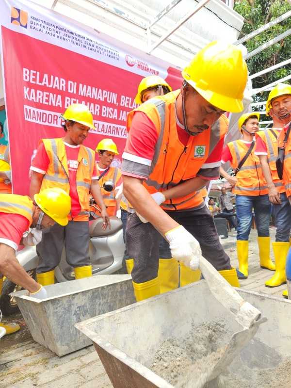 Semen Merah Putih Gelar Pelatihan Kompetensi dan Sertifikasi Tenaga Kerja Konstruksi