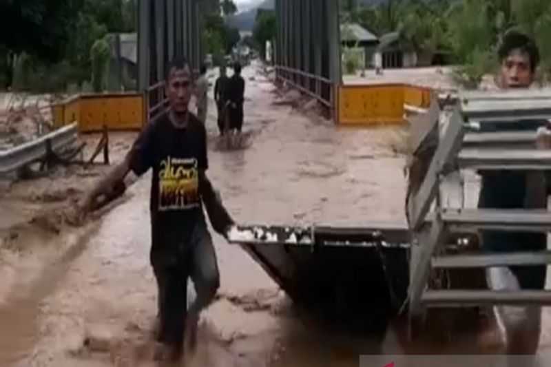 Semoga Cepat Dapat Bantuan, Korban Banjir di Tojo Una-una Sulawesi Tengah Butuh Selimut dan Pakaian