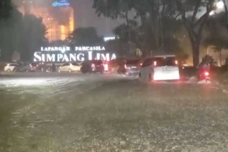 Semoga Cepat Surut, Banjir dan Longsor Landa Kota Semarang