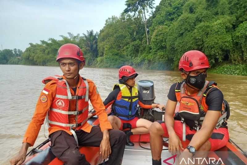 Semoga segera Ditemukan, BPBD OKU Sumsel Lakukan Pencarian Korban Hanyut di Sungai Ogan