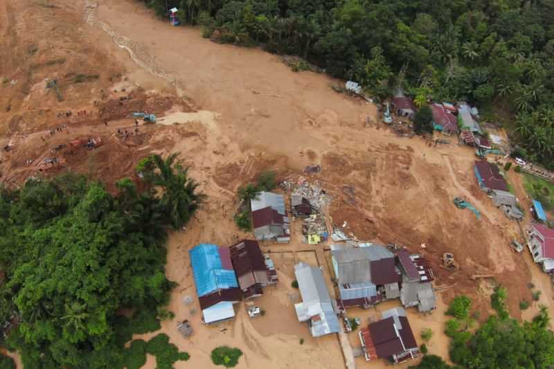 Semoga Semua Korban Bisa Ditemukan, Tim SAR Perpanjang Pencarian Korban Longsor Serasan Tiga Hari ke Depan