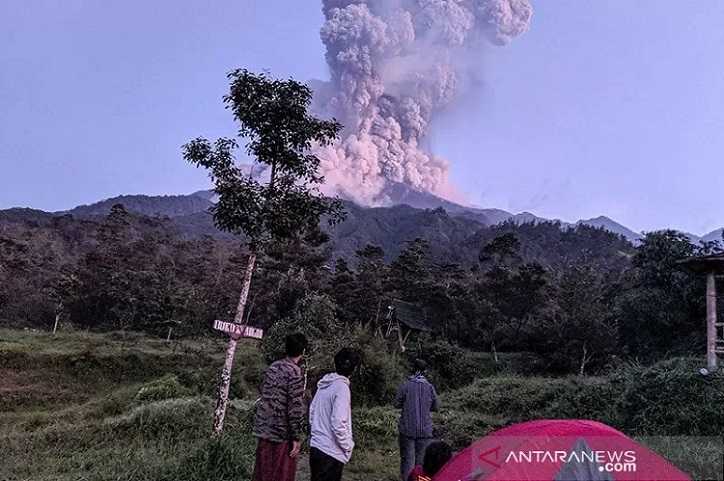 Semoga Tidak Ada Korban, Gunung Merapi Luncurkan Delapan Guguran Lava Pijar Sejauh 2 Km