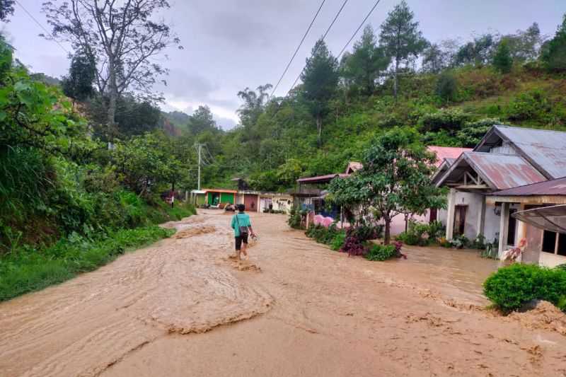 Semoga Tidak Ada Korban Jiwa, Banjir Melanda Permukiman Warga di Solok