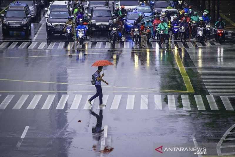 Semoga Tidak Banjir, BMKG: Jakarta Diguyur Hujan Pada Senin Siang