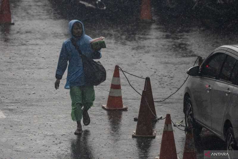 Semoga Tidak Banjir, BMKG Perkirakan Hujan Deras Akan Landa Jakarta Sabtu Siang