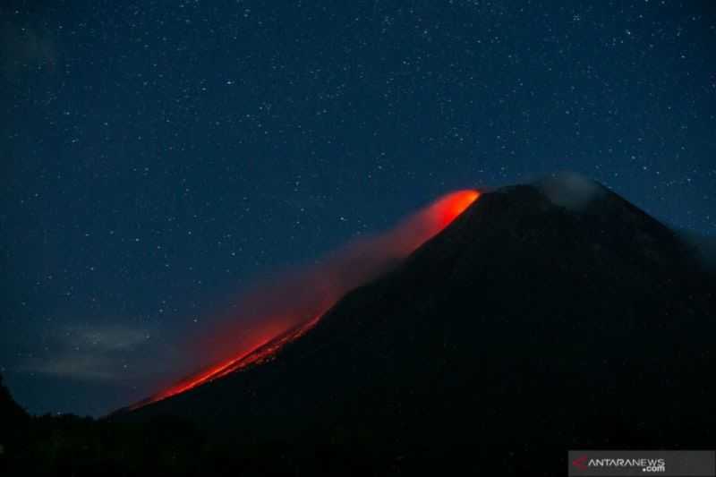 Semoga Tidak Jatuh Korban, Gunung Merapi Luncurkan Guguran Lava Pijar Lima Kali Sejauh 1,8 Km
