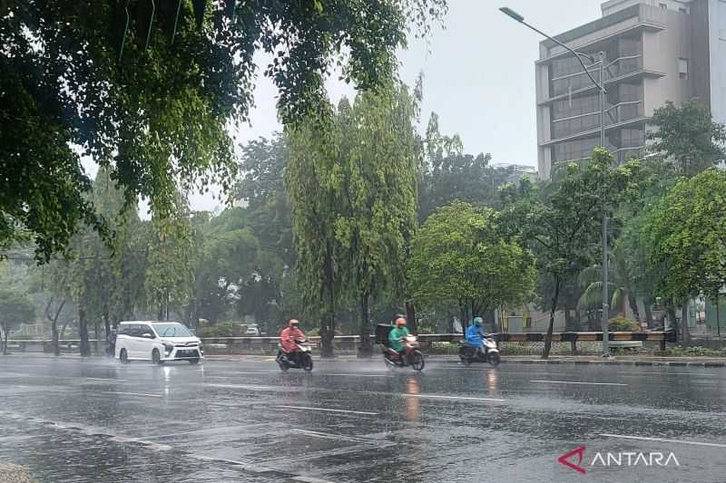 Semoga Tidak Mengganggu Arus Mudik, Jakarta Diprakirakan Hujan pada Selasa