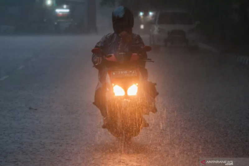 Semoga Tidak Timbulkan Banjir, BMKG Peringatkan Sejumlah Daerah Berpotensi Hujan Lebat