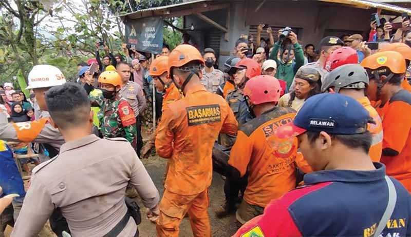 Semua Korban Tanah Longsor Ditemukan