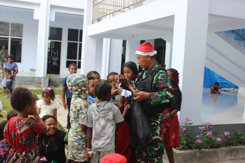 Senang Bukan Kepalang, Sinterklas 142 Datang Bagikan Kue dan Permen di Papua Pegunungan