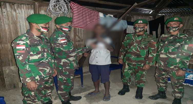 Senjata Api Springfield Pun Diserahkan Warga Kepada Prajurit TNI