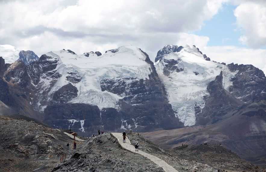 Separuh Gletser di Puncak Gunung Andes Peru Telah Mencair Akibat Perubahan Iklim
