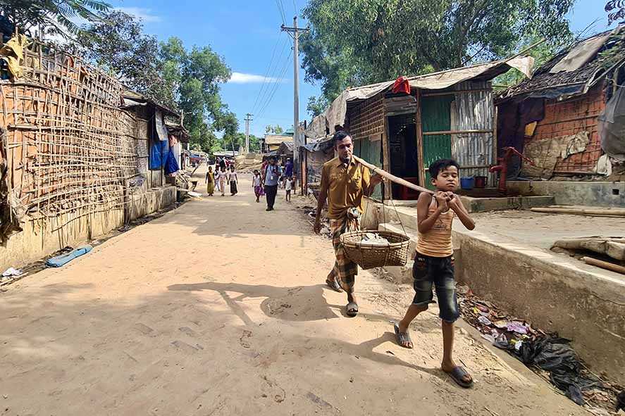 Serangan 'Drone' Paksa Rohingya Jauhi Perbatasan