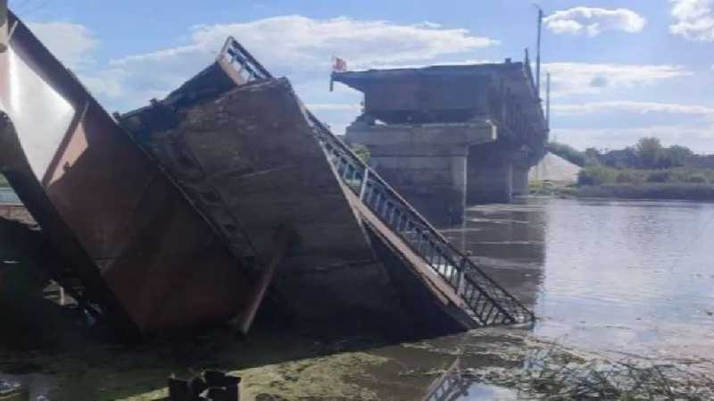 Serangan Ukraina Hancurkan Jembatan Penting Russia