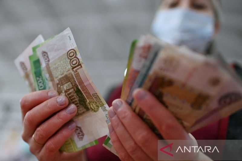 Sesudah Anjlok Lebih 40 Persen, Rubel Rusia Naik Tipis dalam Volume Kecil Setelah Kerugian Besar