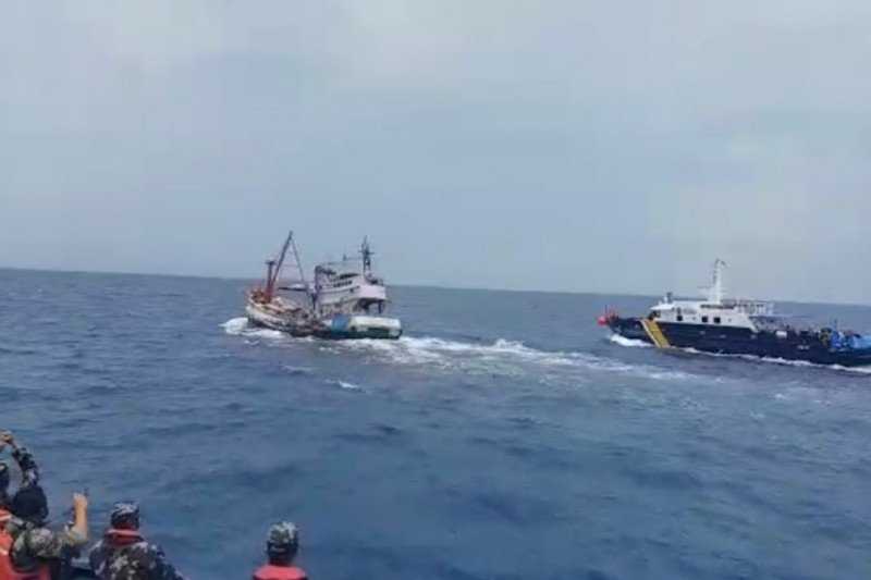 Setelah Kejar-kejaran secara Dramatis di Natuna Utara, KKP Amankan Kapal Pencuri Ikan