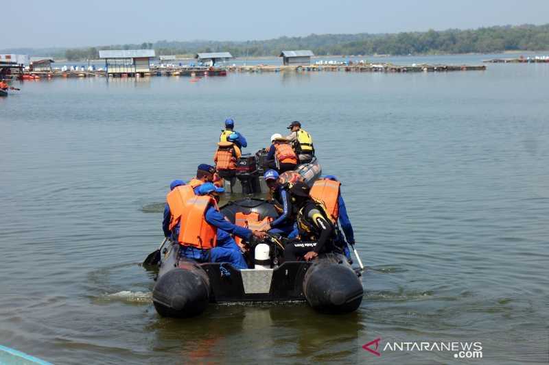 Setelah Melakukan Perjuangan Berat, Tim SAR Temukan Satu Lagi Korban Kecelakaan Perahu di Kedung Ombo