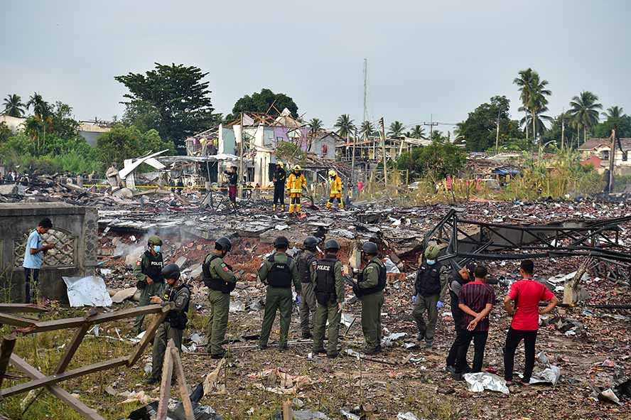 Setidaknya 10 Tewas dalam  Ledakan Gudang di Thailand