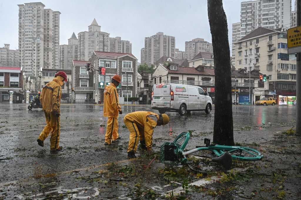 Shanghai Berbenah Usai Badai Terkuat dalam Puluhan Tahun Terjang Kota