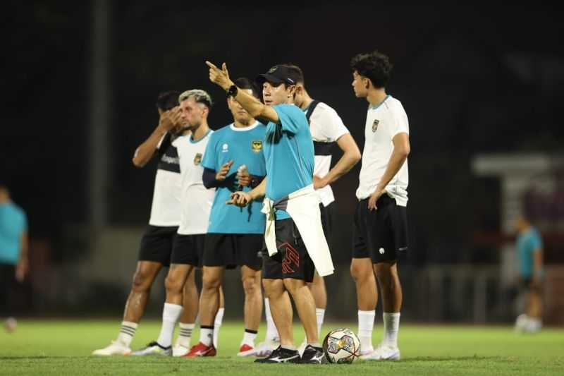 Shin Tae-yong Mulai Pimpin Latihan Timnas di Surabaya