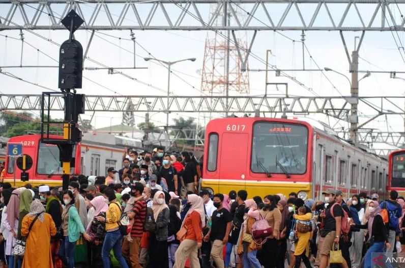 Siap-siap! KAI Commuter Berlakukan Syarat Perjalanan, Penumpang Bawa Balita Dilarang Naik di Jam Sibuk
