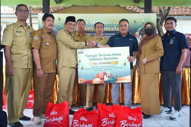 SIG Bagikan 1.535 Paket Sembako Ramadan Enam Desa di Kabupaten Gresik
