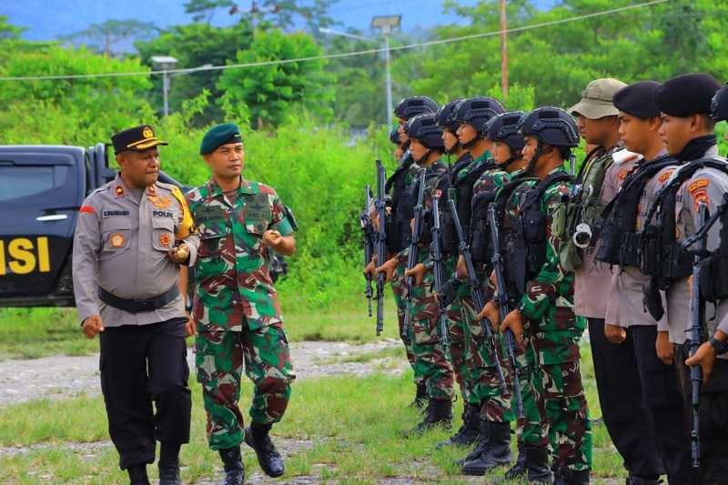 Sinergitas TNI dan Polri, Satgas Yonif Raider 142/KJ Hadiri Apel Gabungan di Polres Yalimo