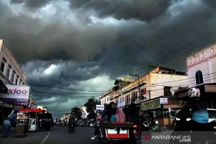 Sirkulasi Siklonik Pengaruhi Cuaca 34 Kota Besar di Indonesia