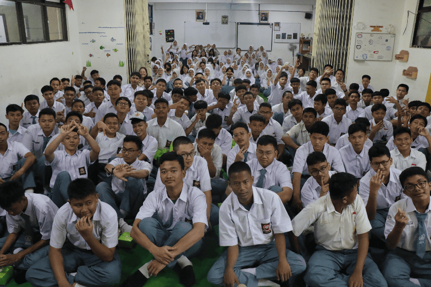 Siswa Baru SMAN 24 Jakarta Ikuti Seminar Genvoice Tentang Personal Branding di Sosial Media