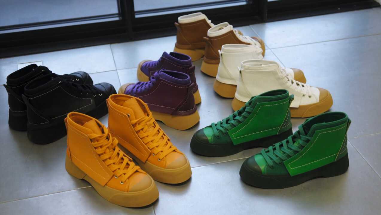 Sneakers JW Anderson Ini Mengambil Inspirasi dari Early Gym Shoes