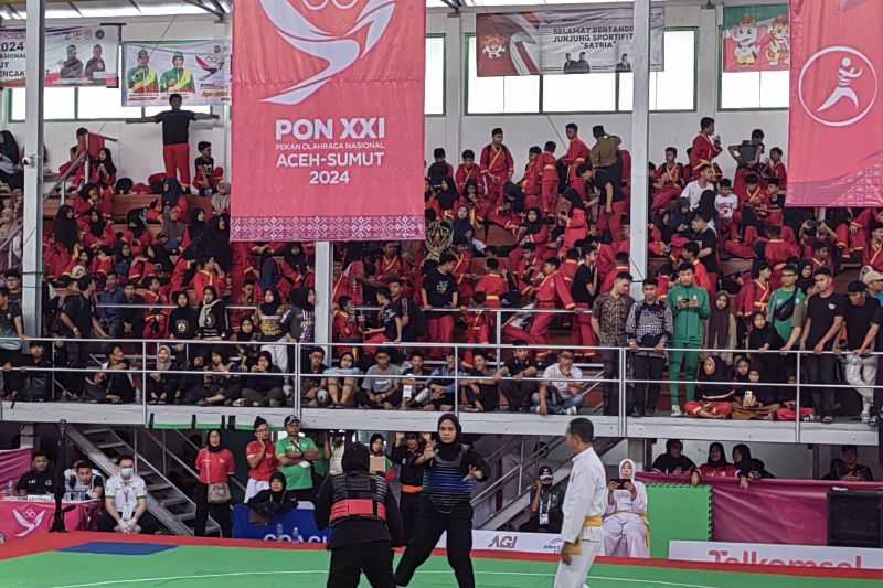 Sorak-sorai Pelajar Hangatkan Arena Pencak Silat