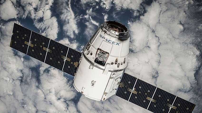 SpaceX Dikabarkan Minta Pentagon Bayar Tagihan Satelit Starlink di Ukraina