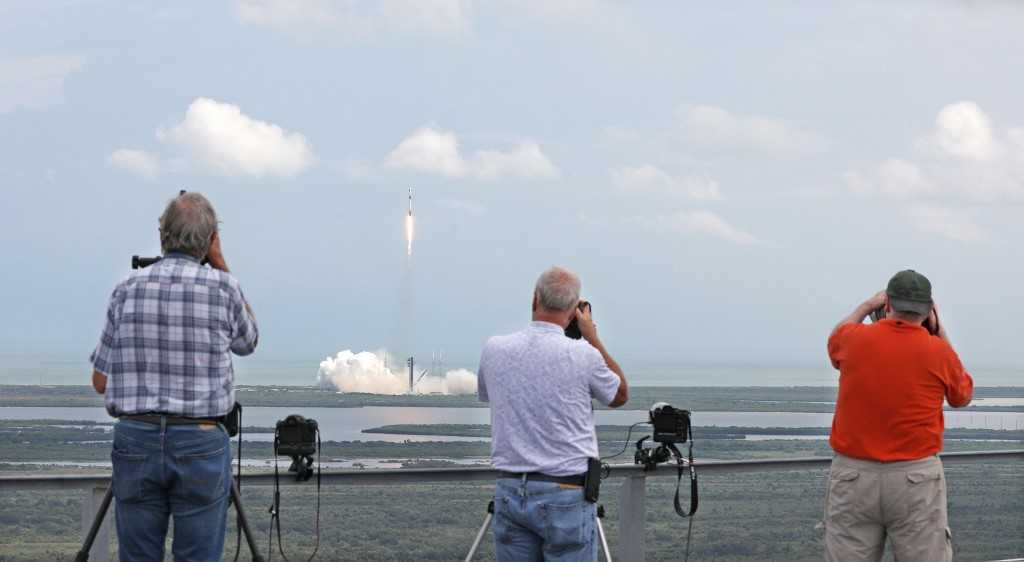 SpaceX Luncurkan Misi untuk Memulangkan Astronot yang Terjebak di Luar Angkasa 3