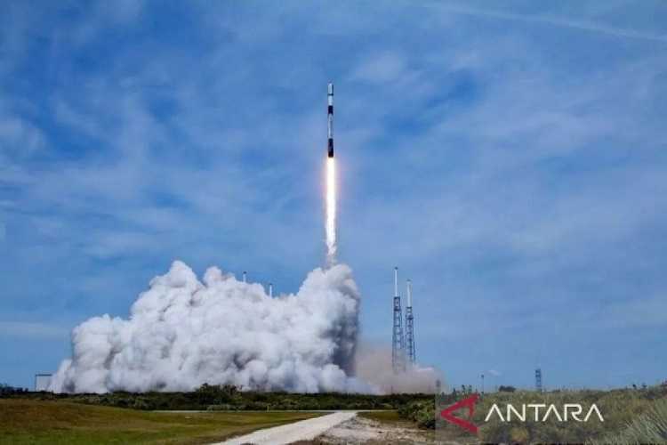 SpaceX Sukses Kirim SMS Perdana Pakai Jaringan Seluler Starlink