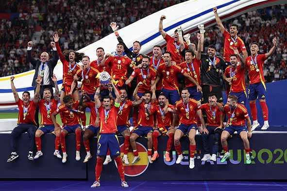 Spanyol Memang Layak Juara