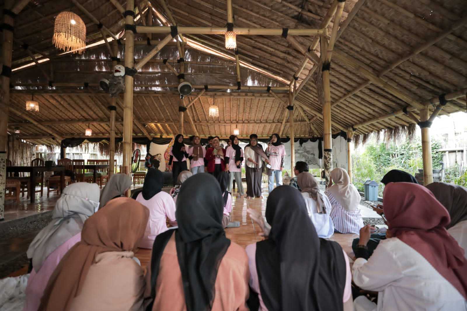 Srikandi Ganjar Gelar Pelatihan Vokal untuk Asah Bakat Milenial di Cirebon 3