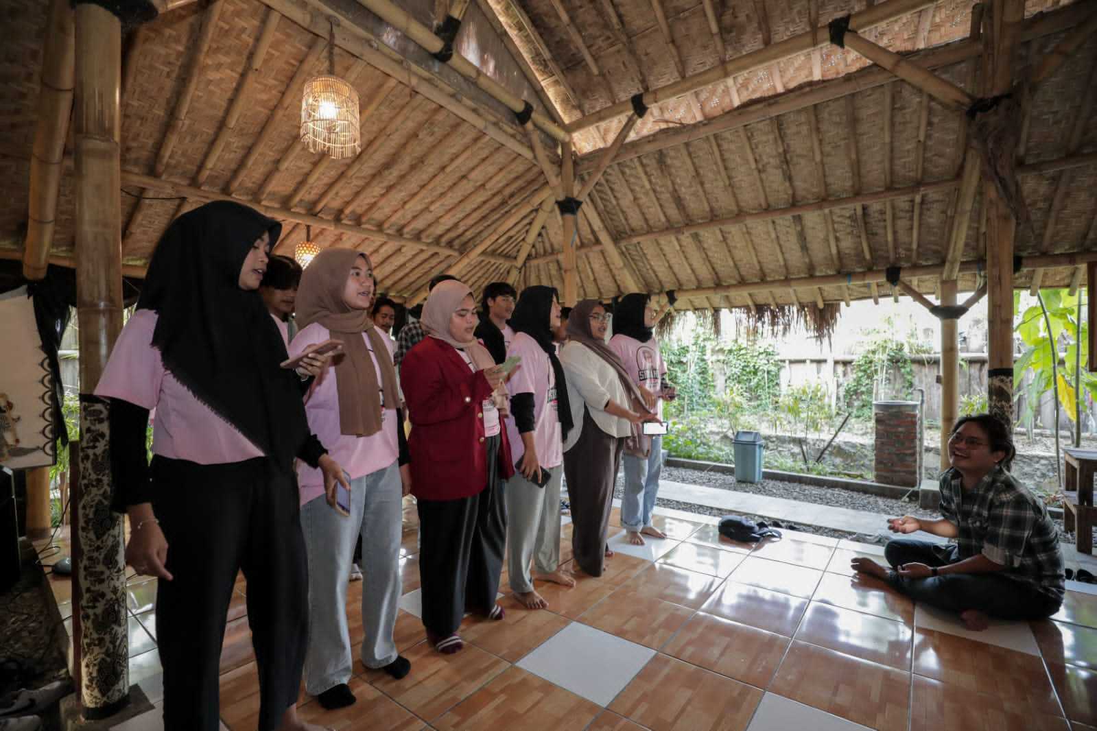 Srikandi Ganjar Gelar Pelatihan Vokal untuk Asah Bakat Milenial di Cirebon 4